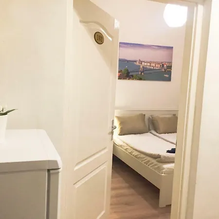 No. 11 Apartment With 2 Bathrooms Next To Railway Station Boedapest Buitenkant foto