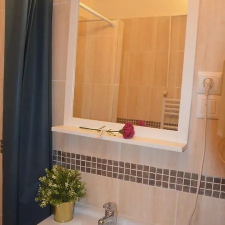 No. 11 Apartment With 2 Bathrooms Next To Railway Station Boedapest Buitenkant foto
