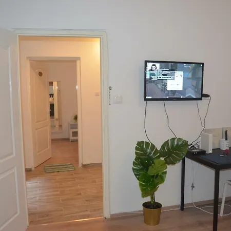 No. 11 Apartment With 2 Bathrooms Next To Railway Station Boedapest Buitenkant foto