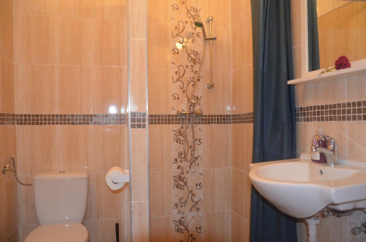 No. 11 With 2 Bathrooms Next To Railway Station Apartment *